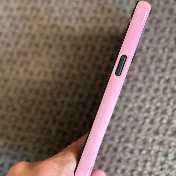 NETFLIX MERCH “Emily In Paris” Pink Camera Phone Case - Picture 4 of 7